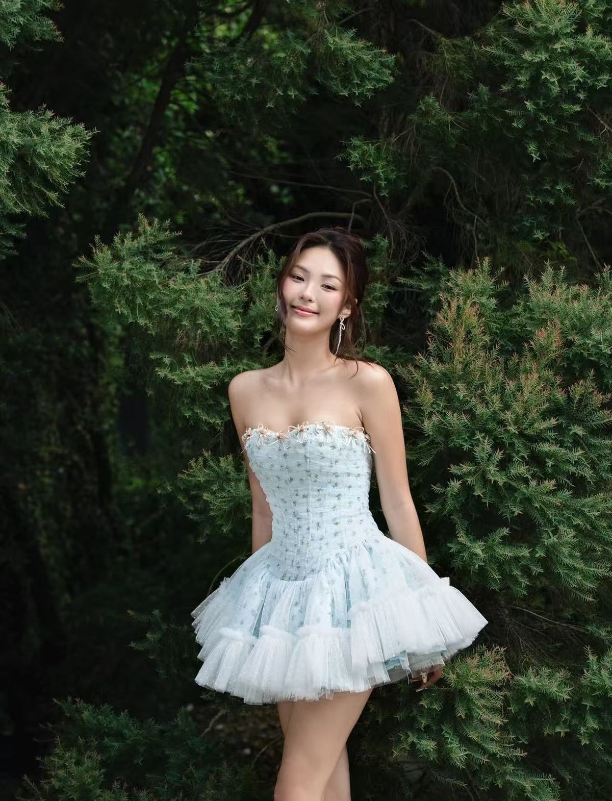 irene floral print strapless tulle mini dress in blue