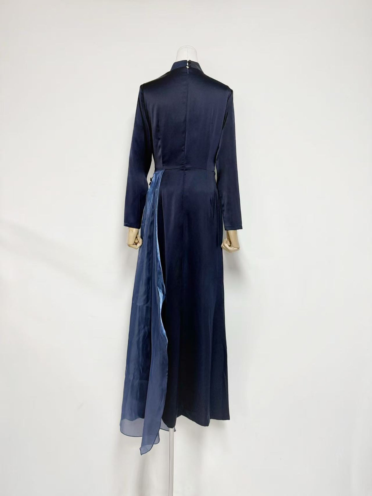 crystal flower Long-sleeve lace pleated maxi dress in blue