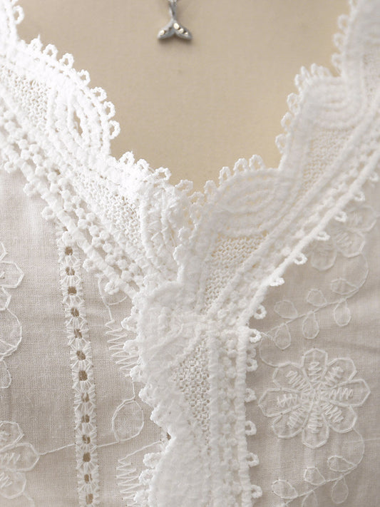 Scalloped Lace V-Neck Floral Embroidery Puff Three-Quarter Sleeve Blouse