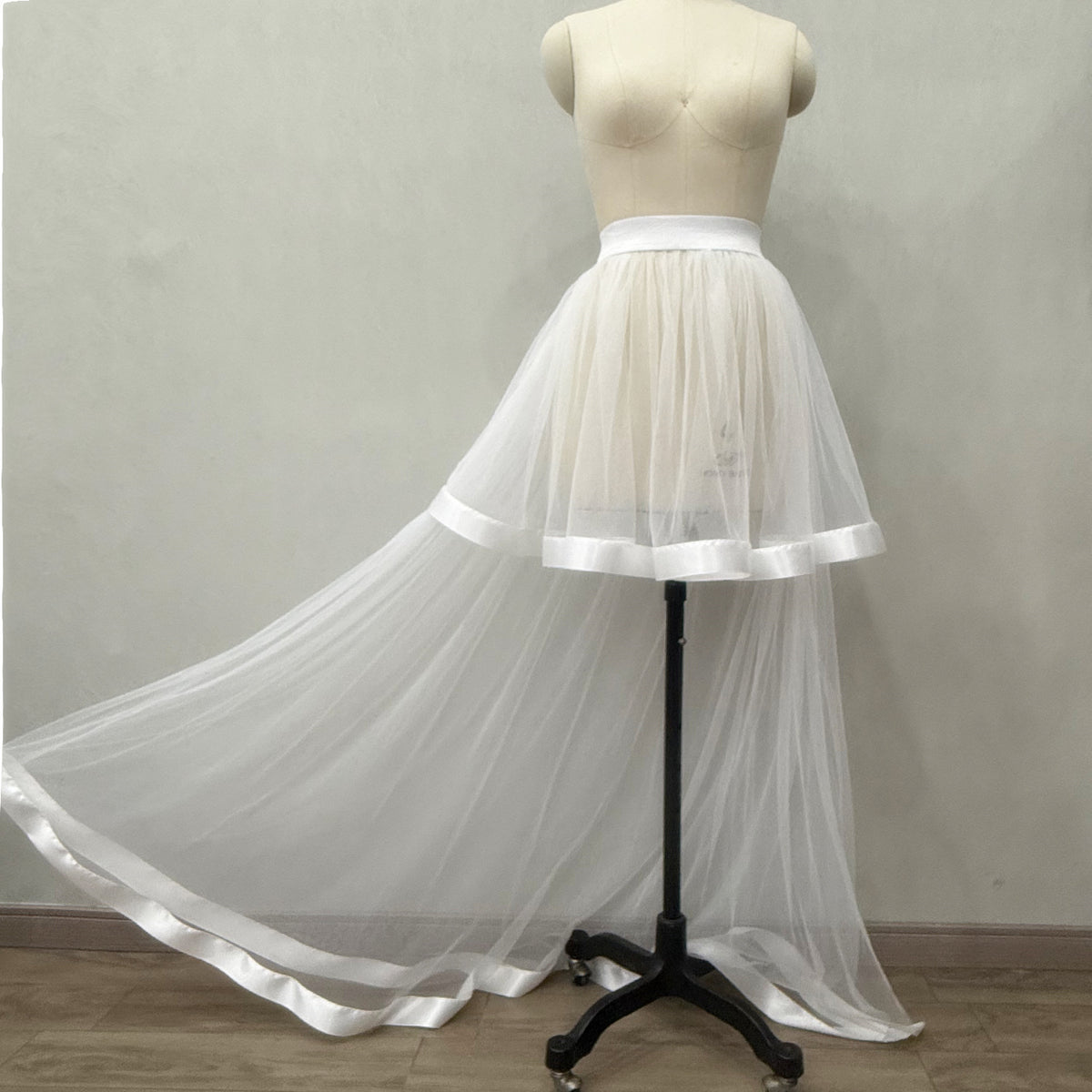 White Satin Trim Two-Layer High Low Tulle Overlay Skirt