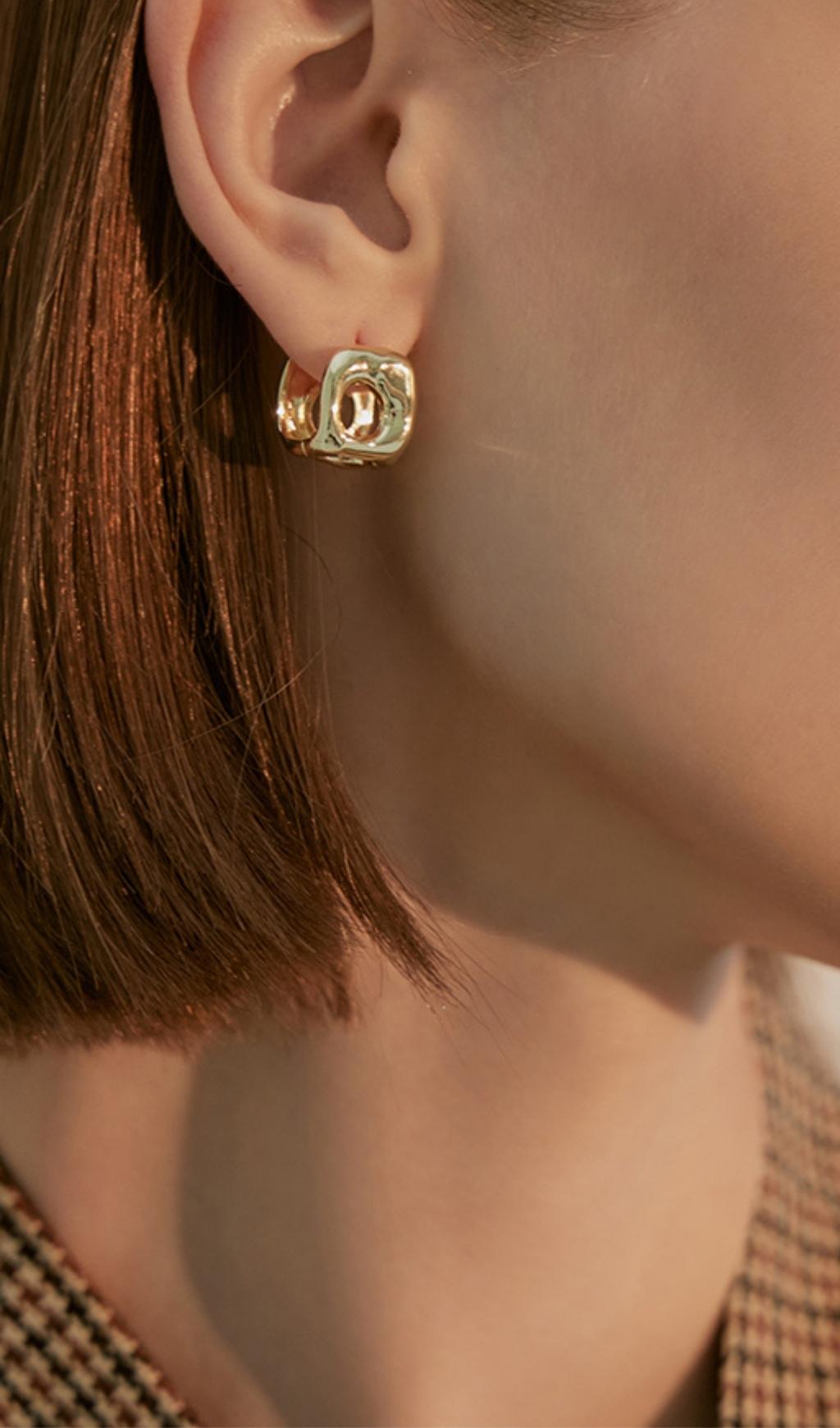 METALLIC SQUARE STUD ALLOY EARRINGS