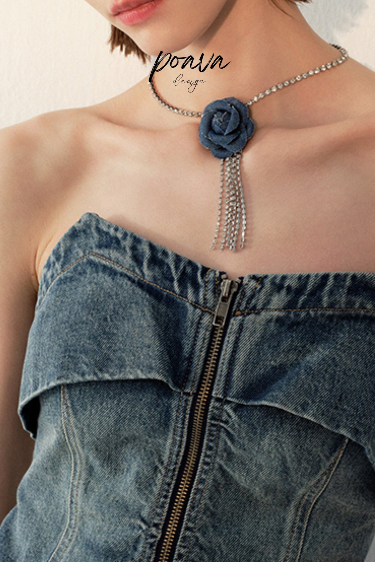 Diamond-embellished flower necklace