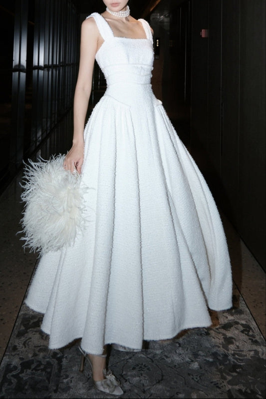 Sleeveless maxi dresses in white