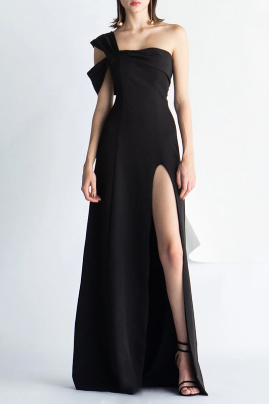 ONE-SHOULDER MOP DRESS IN BLACK