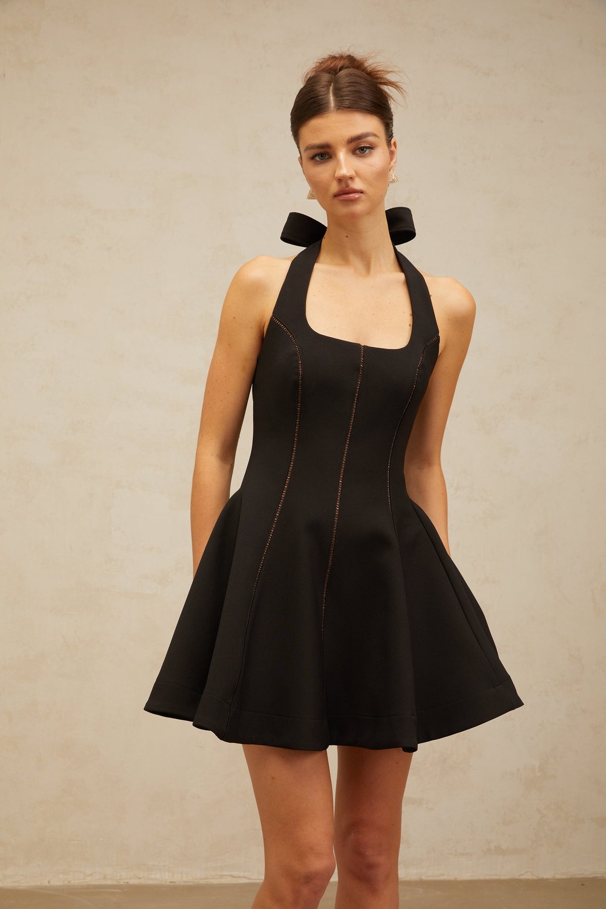 sandy halterneck bow-embellished mini dress in Black