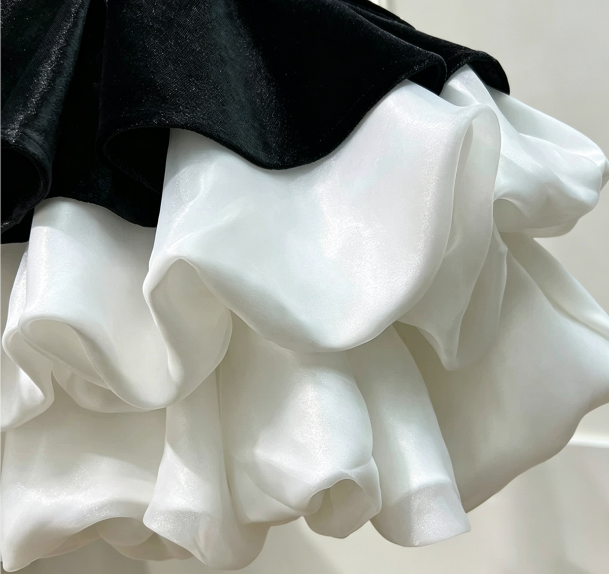 alexandra layer Wavy trim mini dress  - black/white