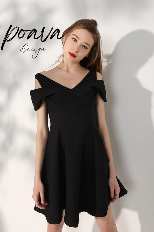 V neck mini dresses in black