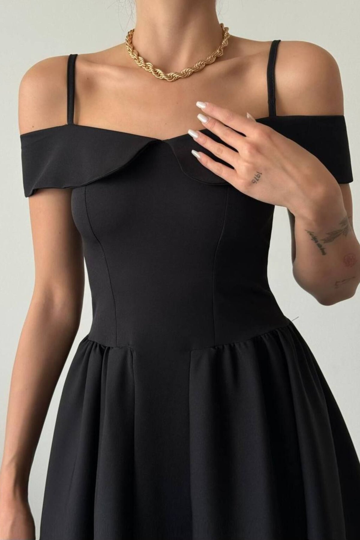 BLACK OFF SHOULDER MINI DRESS