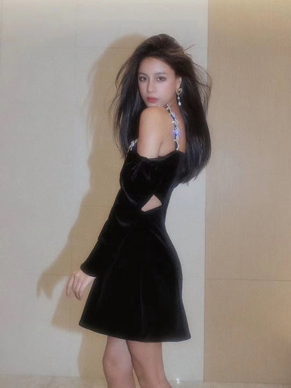 SQUARE NECK LONG SLEEVE VELVET MINI DRESS IN BLACK