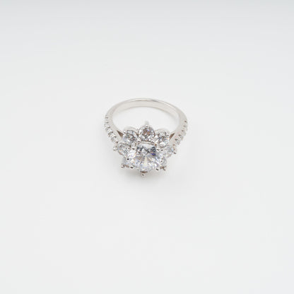 Émilie Sterling Silver Flower Shaped Zircon Gemstone Ring