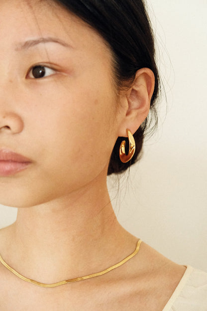 ALBA - GOLD SWIRL HOOP EARRINGS WATERPROOF