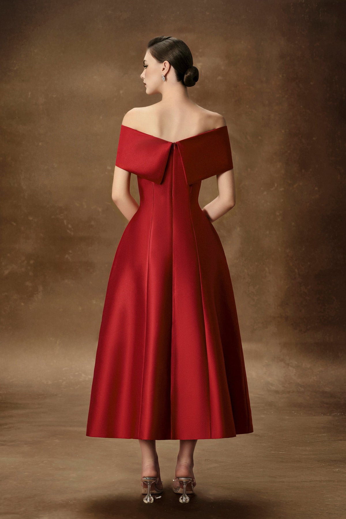 HEBE STRAPLESS MIDI DRESS IN RED