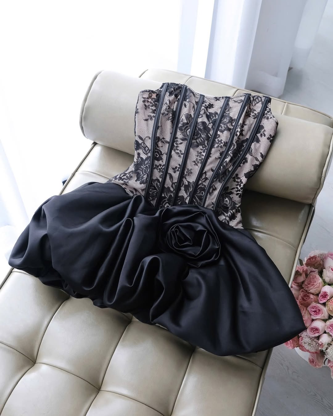 Flower bud puffy strapless mini dress in black