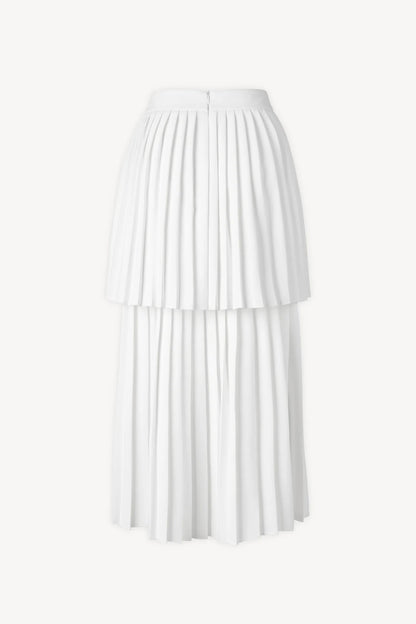 Sleeveless pleated layer skirt suit in white