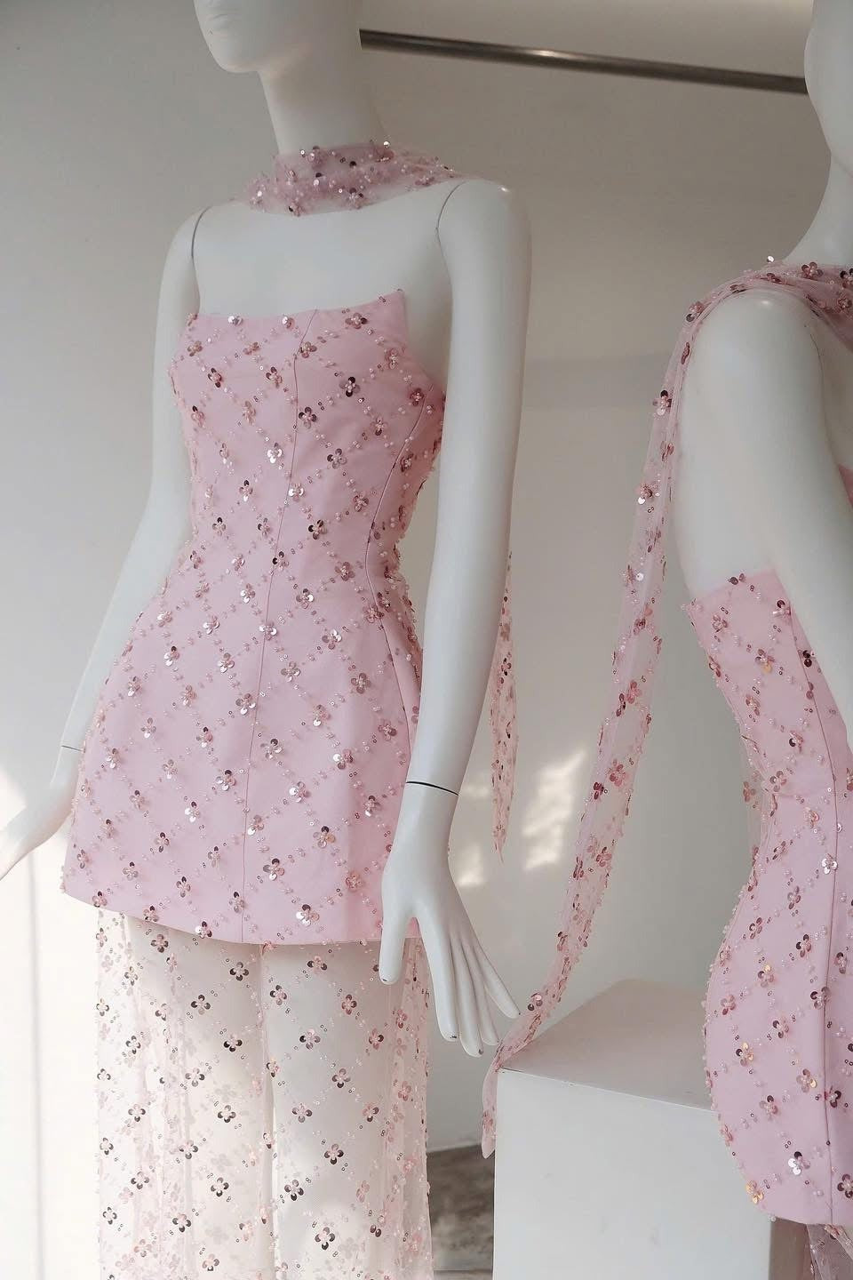 Strapless Sequins pearl mini dress in pink