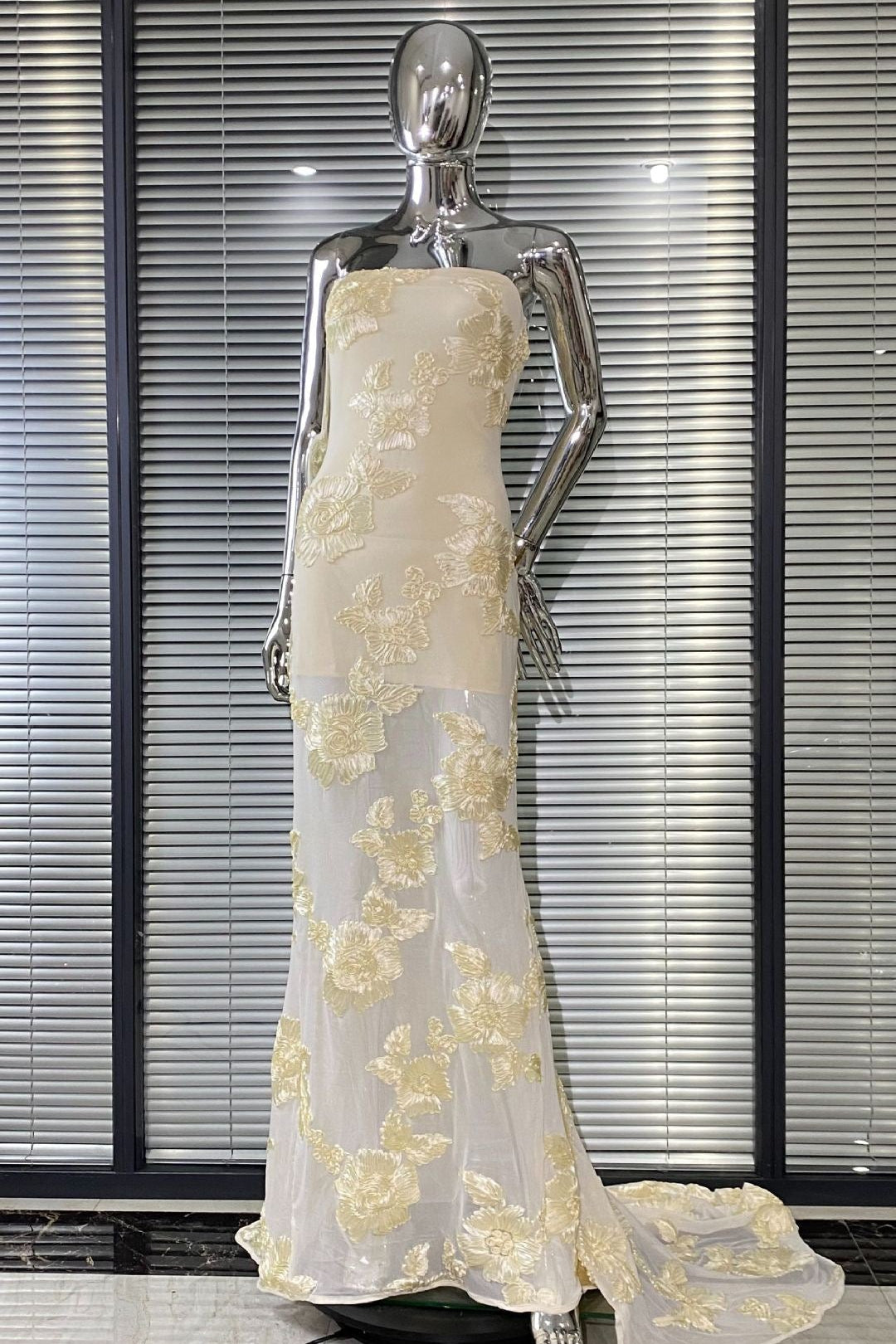 EMBROIDERED STRAPLESS GOWN IN APRICOT