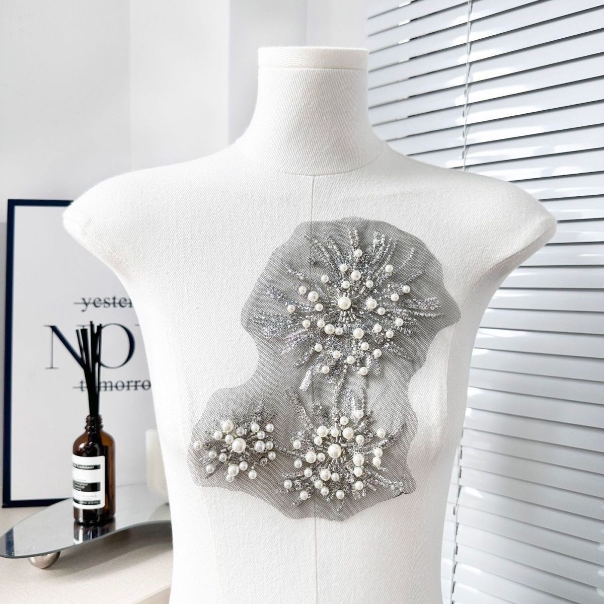 Internet celebrity fashionable handmade DIY floral sequin wedding dress collar flower bead lace embroidery decorative accessories and decals