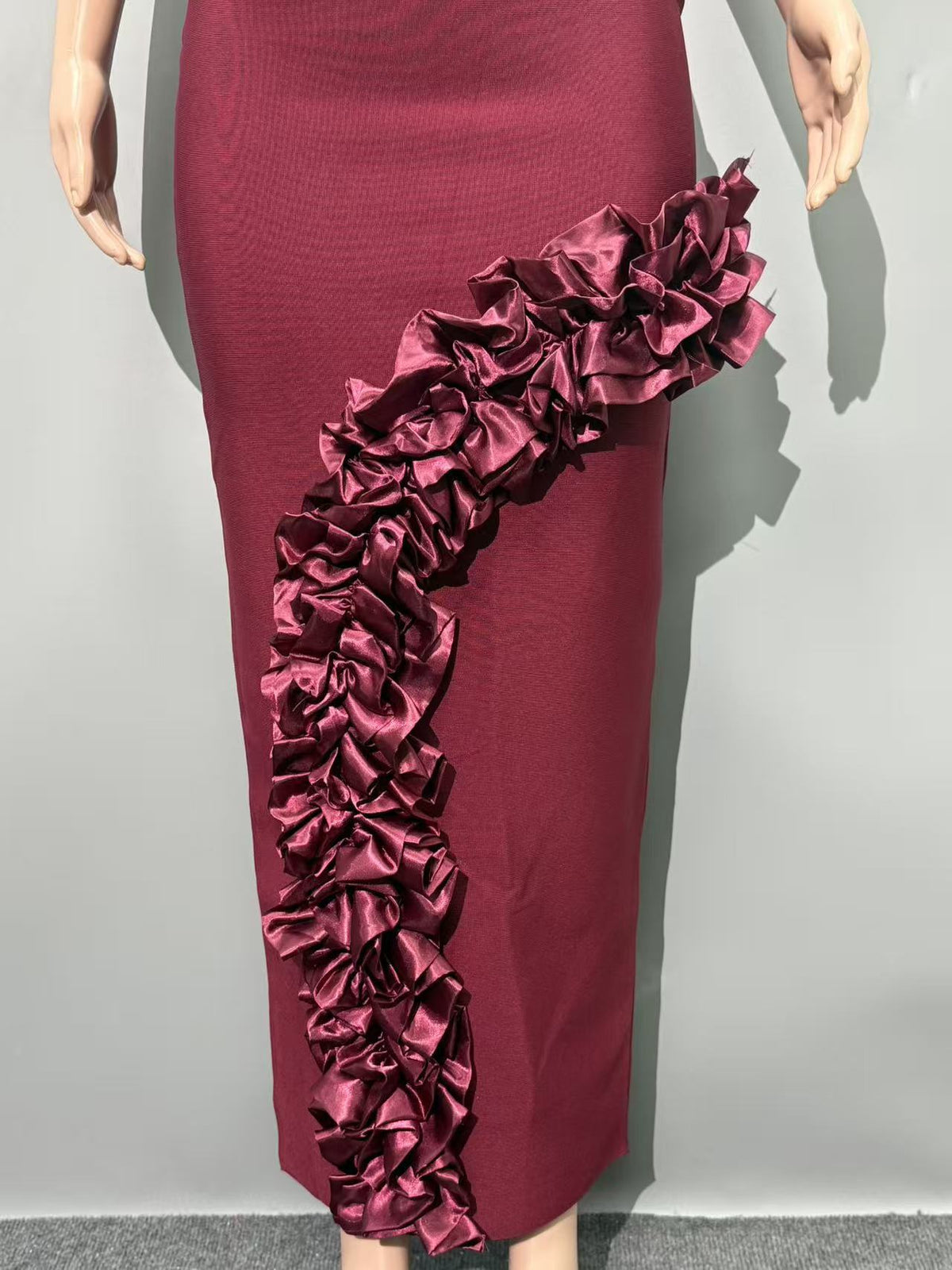joanna ruffled-appliqué bodycon gown Claret