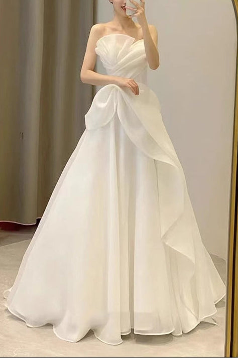 Lynn's white strapless minimalist wedding dress with a slimming effect Maxi Dress