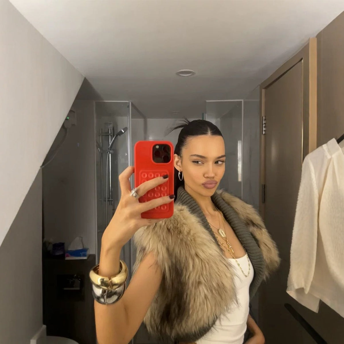 Sleeveless shoulder fur patchwork cropped jacket