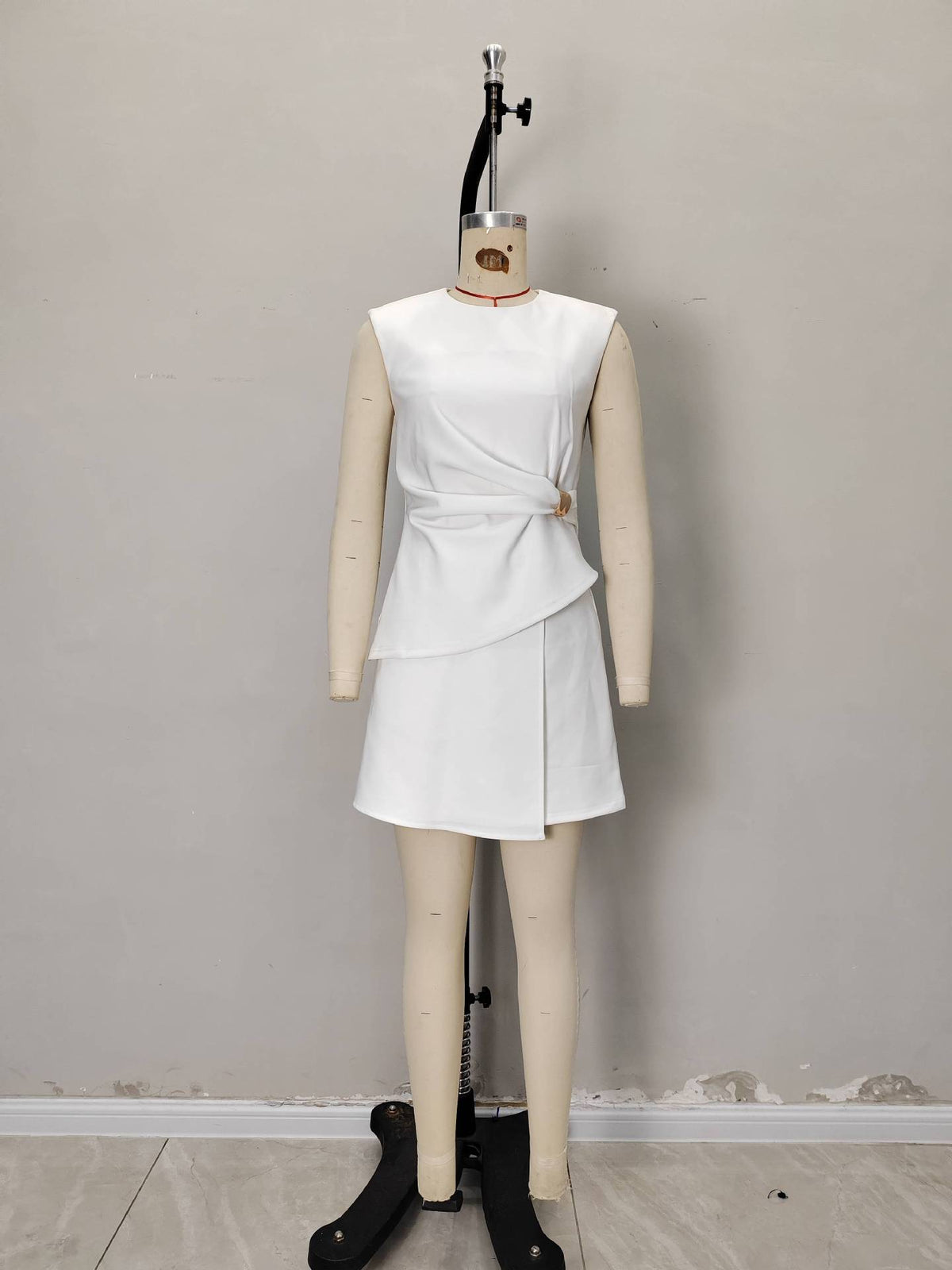 White Round Neck Sleeveless Metal Buckle Twist Wrap Split Mini Dress
