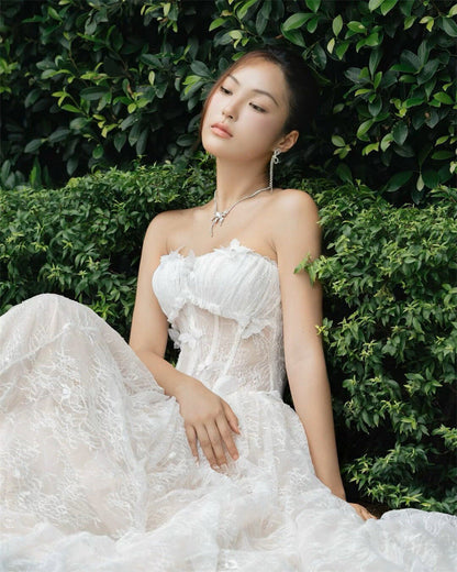 sally 3d butterfly waist-cinching Strapless lace maxi dress - white