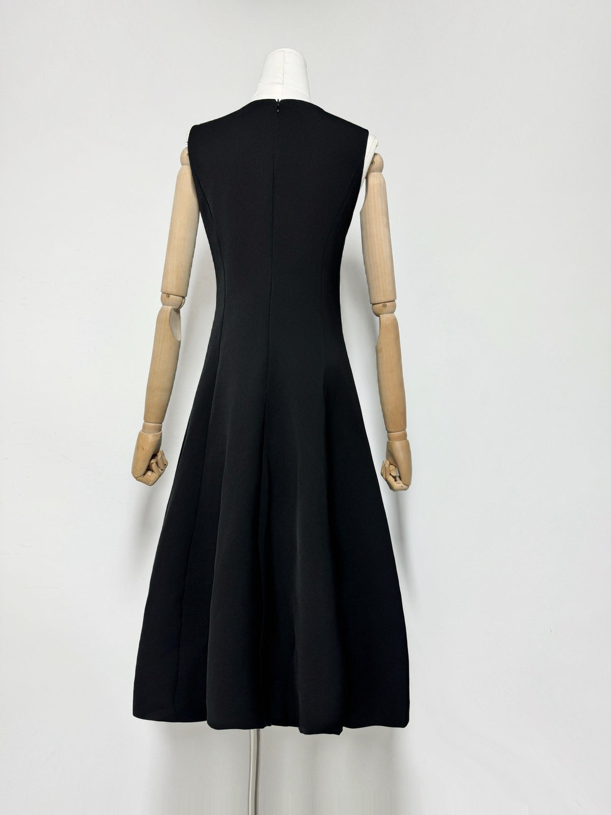 kate floral print Embellished Sleeveless Midi Dress in black