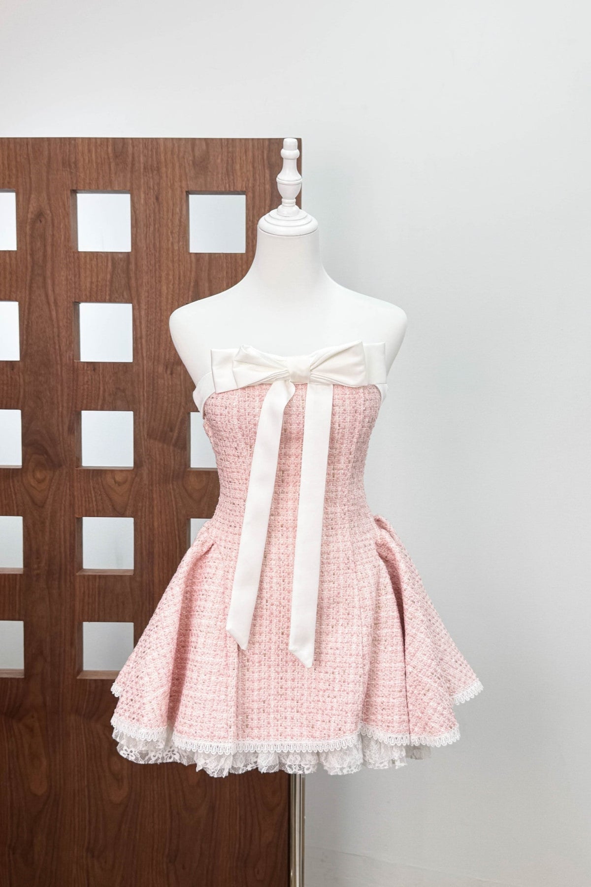 Bow woven lace tube top mini dress in pink