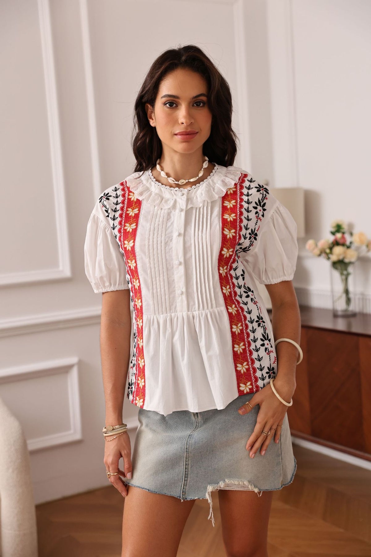 embroidered cotton short-sleeved lace hollow button top