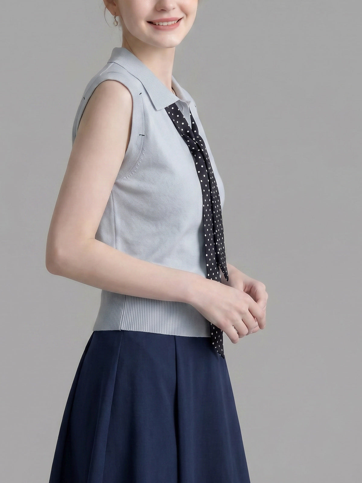 Polo Collar Sleeveless Knit Top With Polka Dot Tie