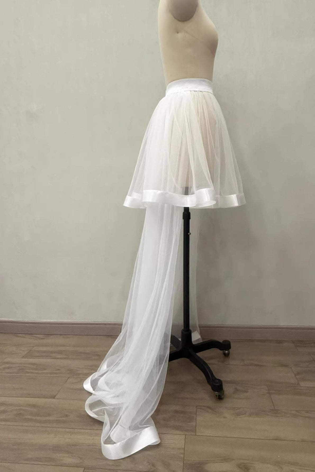 White Satin Trim Two-Layer High Low Tulle Overlay Skirt