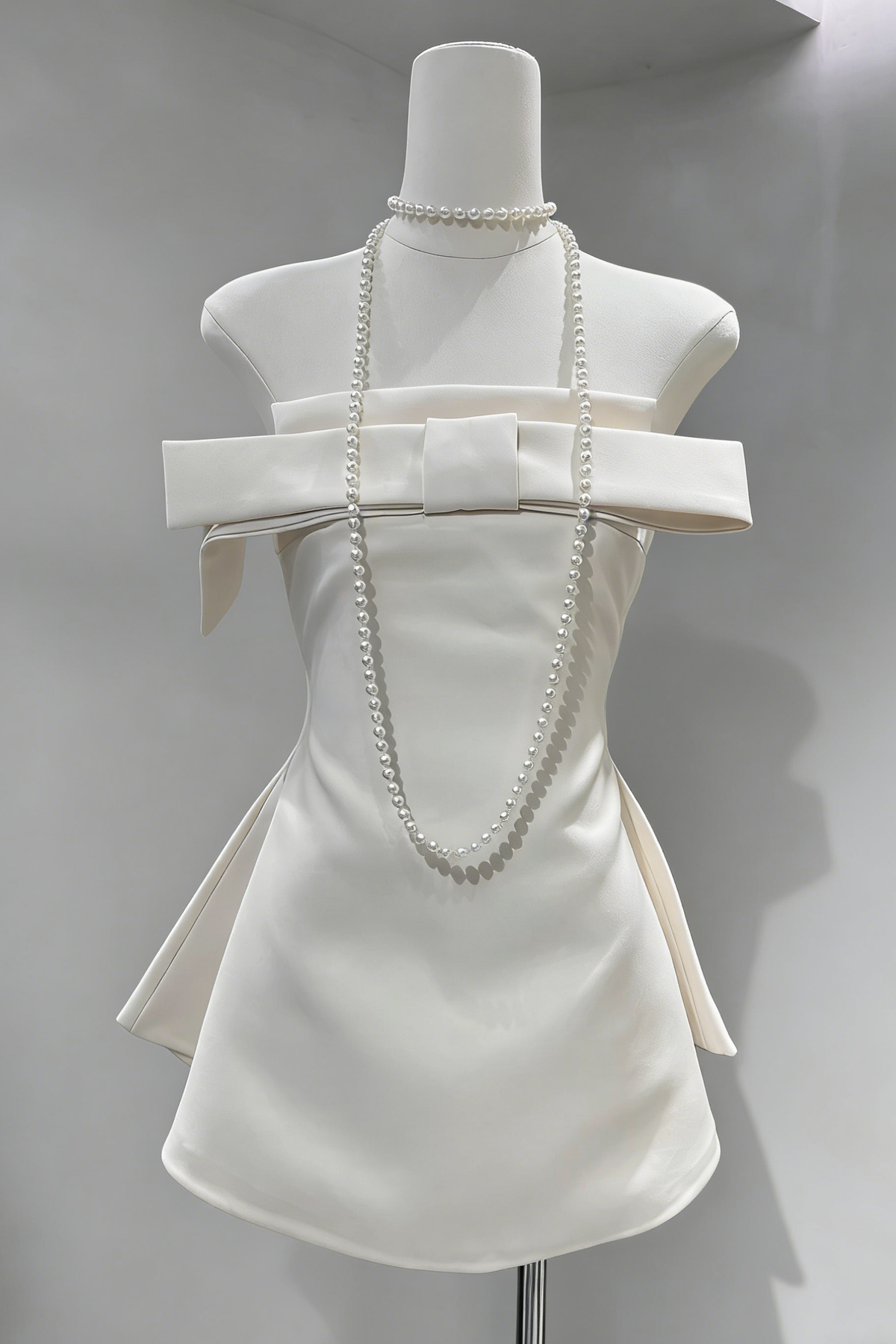 Calwa Bow Strapless Flare Mini Dress