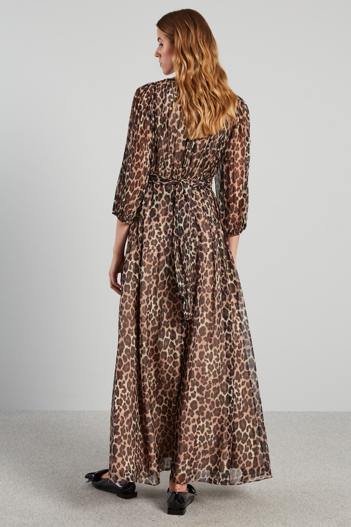 Long chiffon V-Neck dress