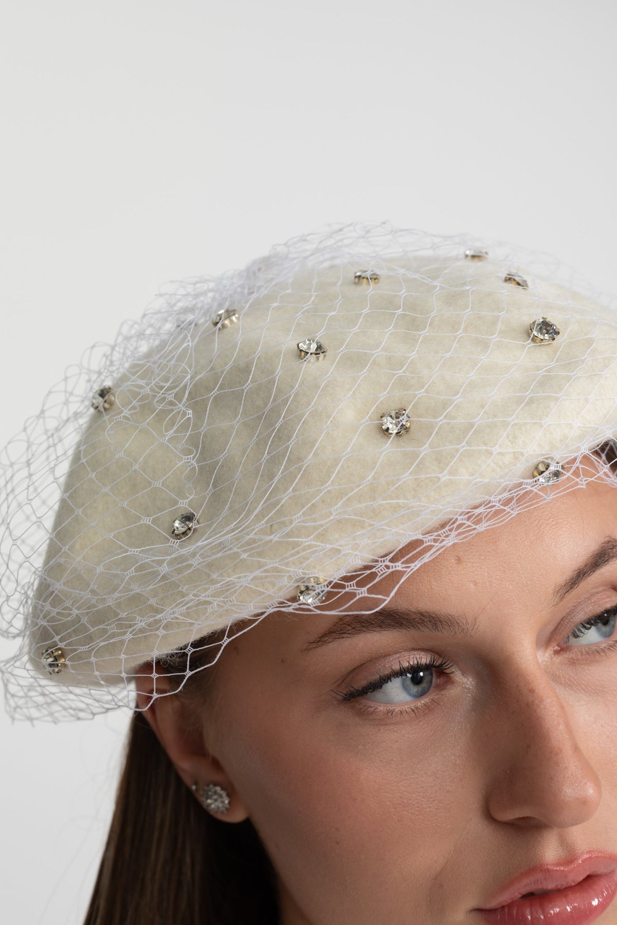 Embellished Wool Beret with Veil – Ivoire