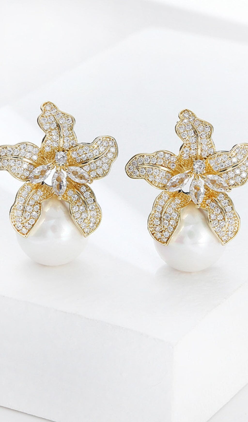 LILY GOLD PEARL EARRINGS Earrings blingmyfriend 