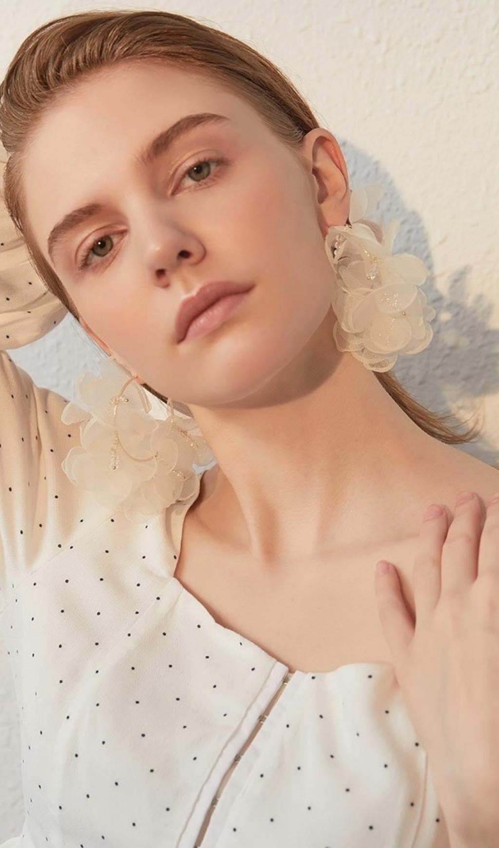 WHITE ARTIFICIAL WATER EARRINGS