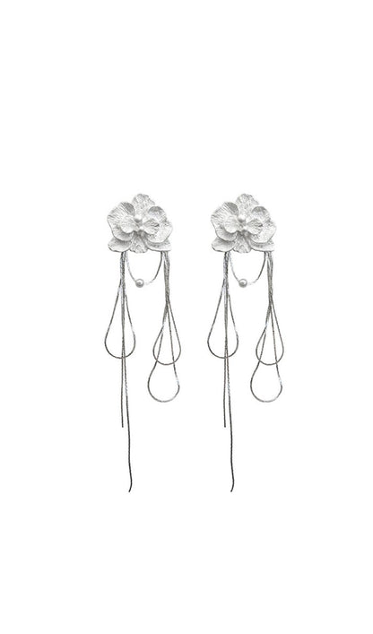 METALLIC FLOWER CHAIN TASSEL EARRINGS