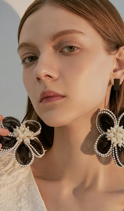 BLACK LACE FLOWER PEARL EARRINGS