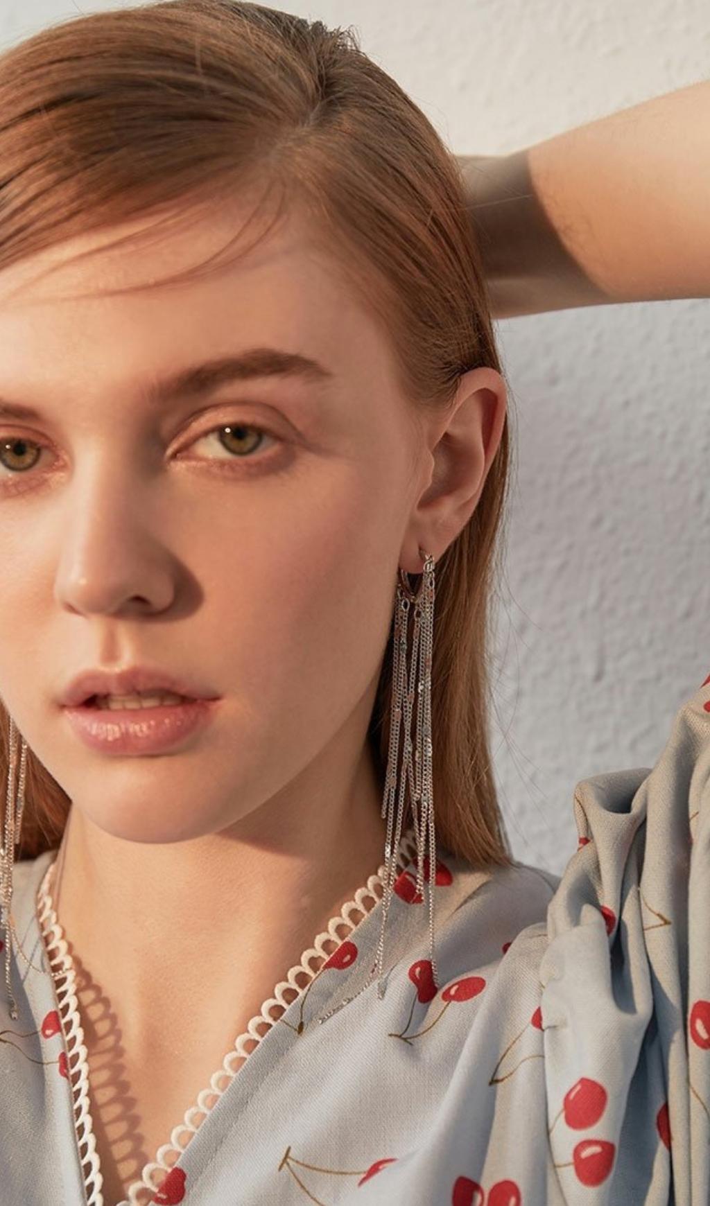 GOLD HEART-SHAPED TASSEL EARRINGS