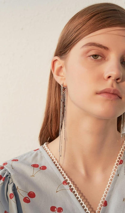 WHITE HEART-SHAPED TASSEL EARRINGS