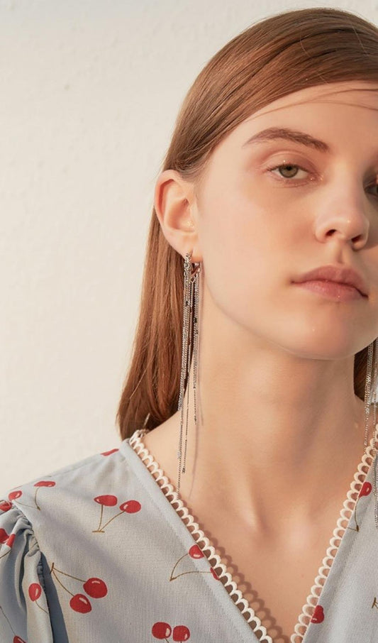 WHITE HEART-SHAPED TASSEL EARRINGS