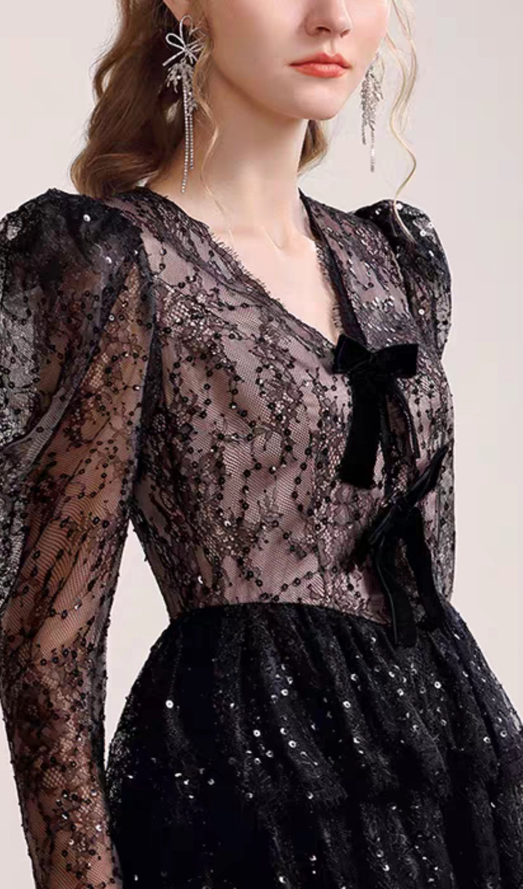 LACE V-NECK LONG SLEEVE MINI DRESS IN BLACK