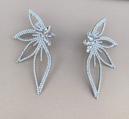 CRYSTAL FLOWER EARRINGS IN SILVER Earrings styleofcb 